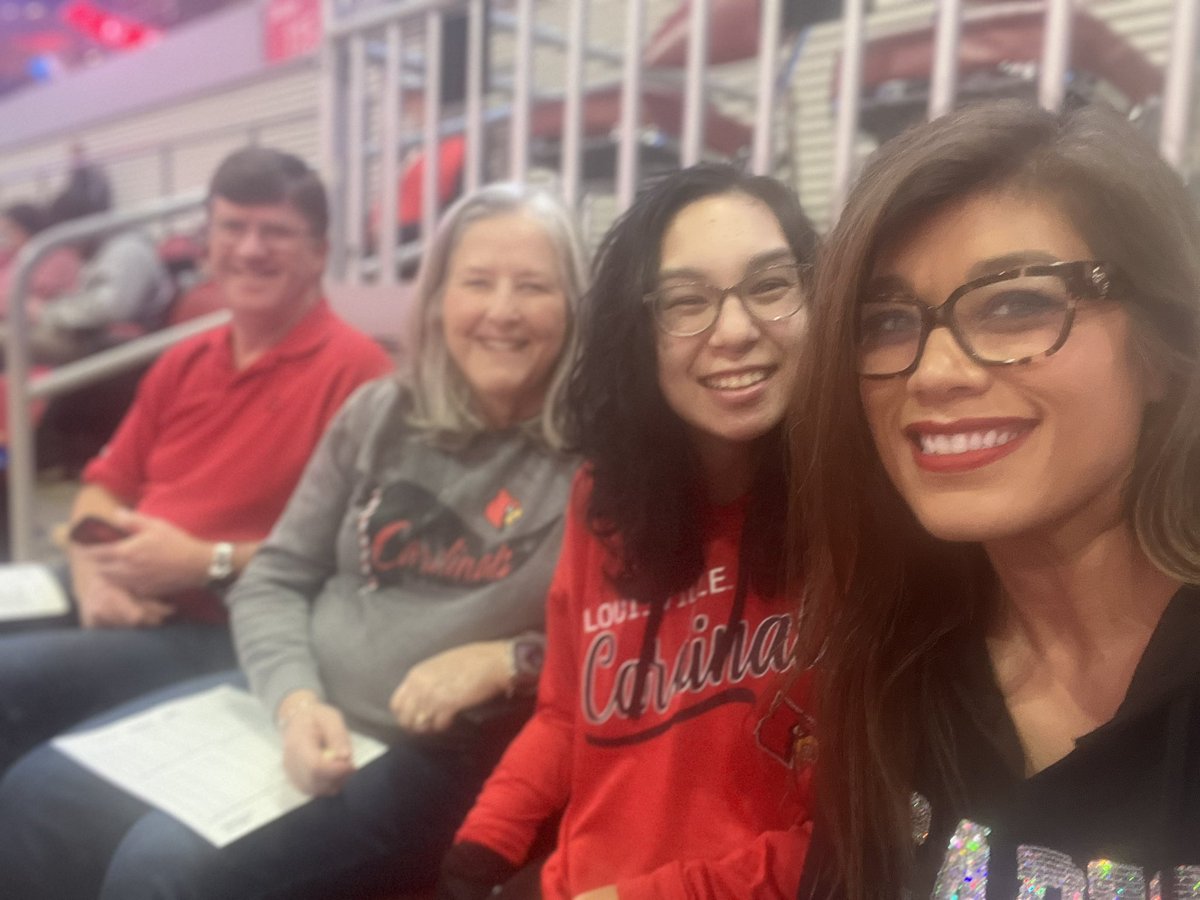 trigifu's tweet photo. Go Cards beat Georgia Tech. #L1C4 @LouisvilleWBB https://t.co/ETQO5oHPHt