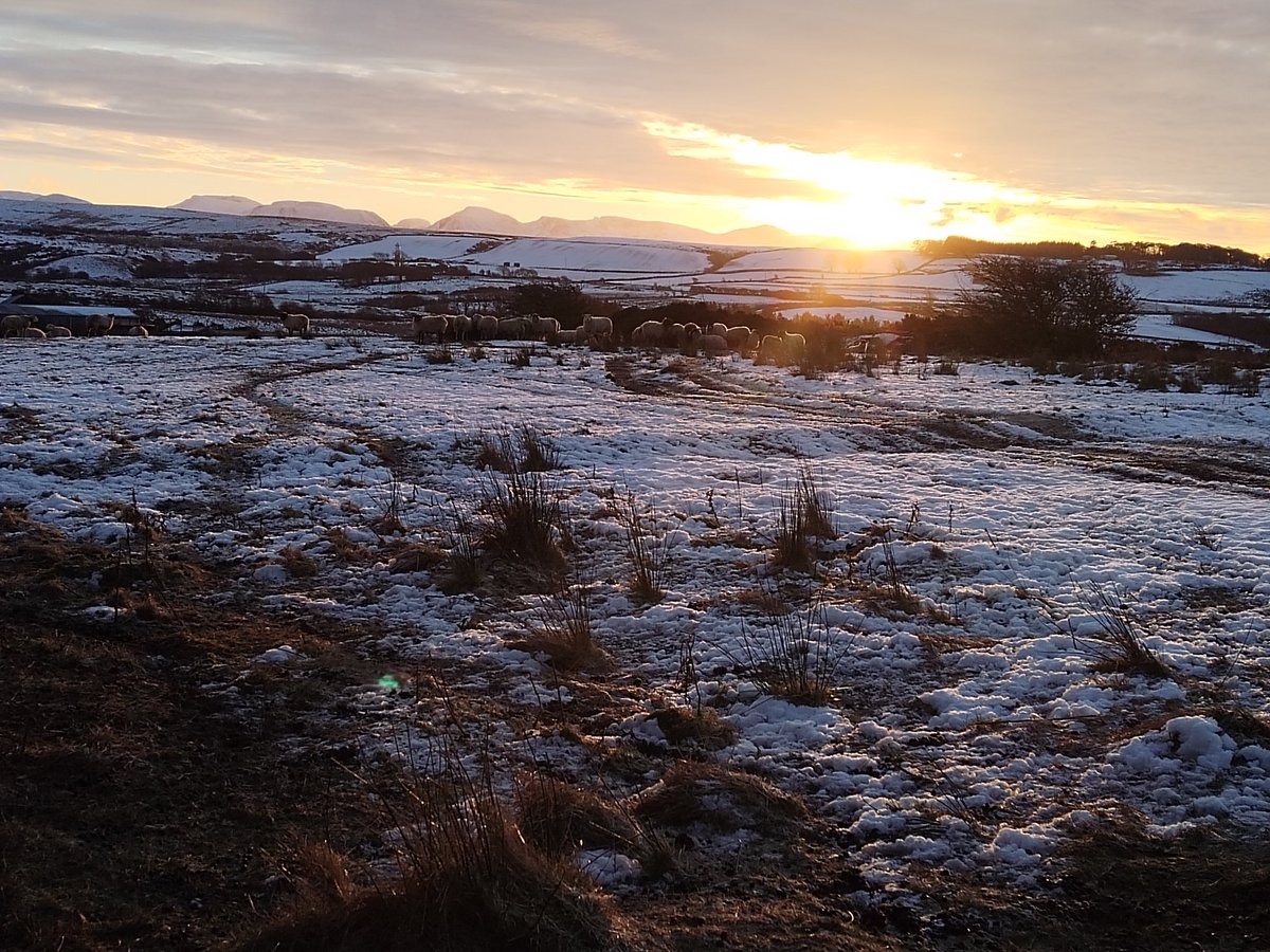 c1bailey's tweet photo. Magical scenery in Cumbria this week snow topped peaks everywhere 
#StormHour
#winter #photography #Cumbria #NaturePhotography #outdoors https://t.co/sdvOSAp4Ea