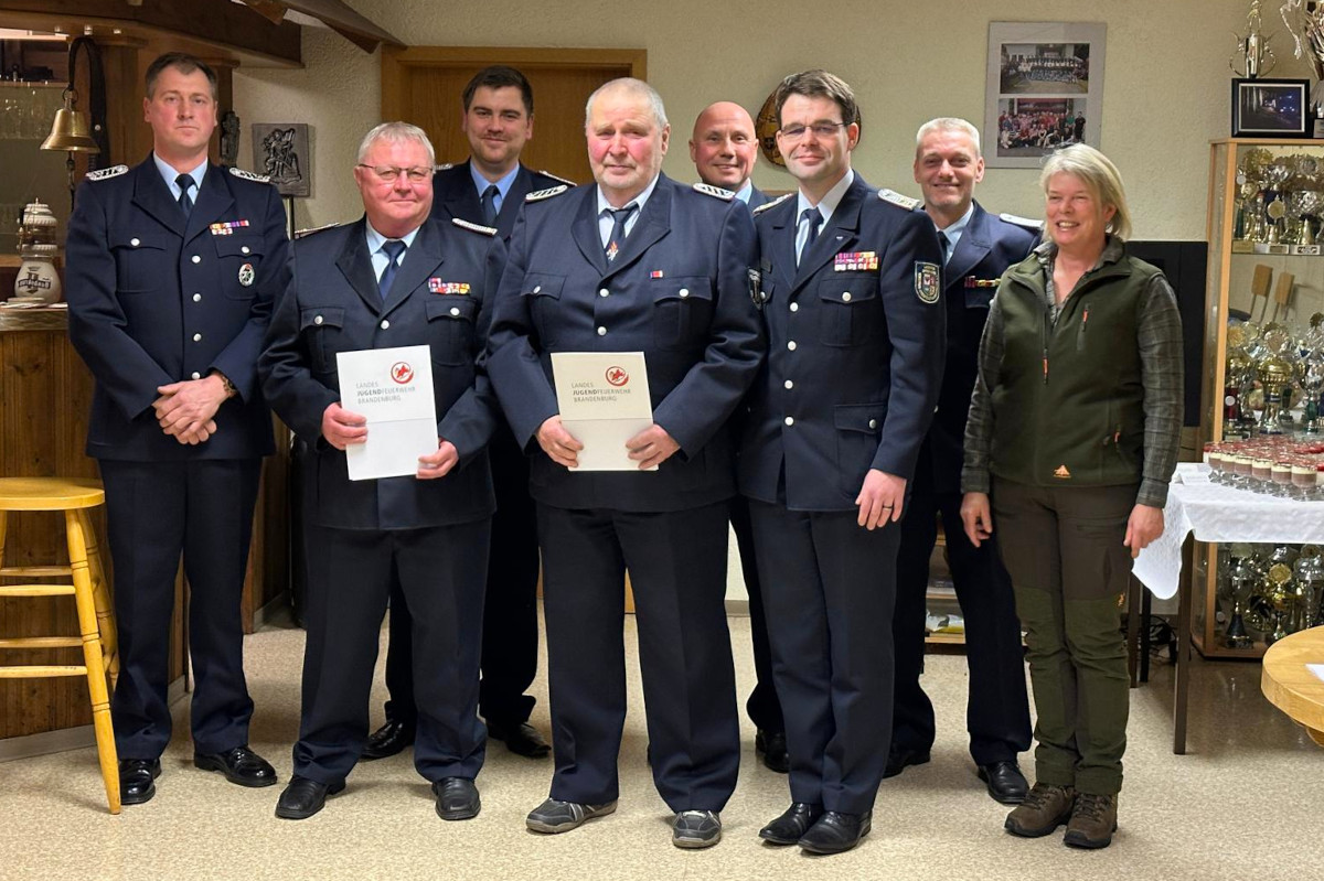 Während der diesjährigen Jahreshauptversammlung der Ortswehr Groß Schacksdorf im Amt Döbern-Land am 11.01.2025 wurden die Kameraden Werner Böttcher und Gerd Kaufmann mit dem Ehrenzeichen der Landesjugendfeuerwehr Brandenburg in Bronze geehrt.
kfv-spn.de/aktuelles-1/au…