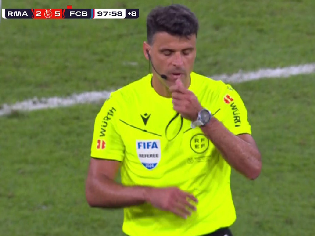 Gil Manzano lo intentó, pero el Barça fue muy superior.