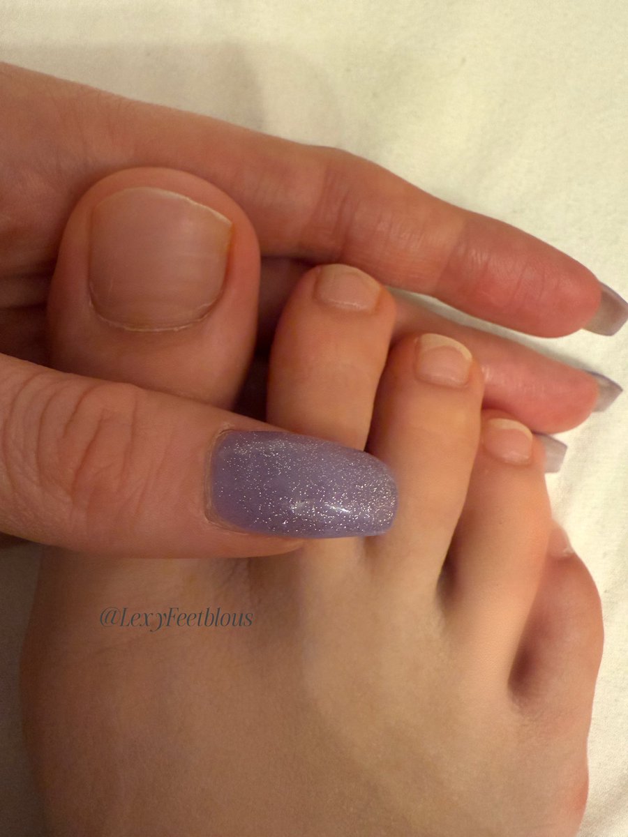 LexyFeetblous tweet media