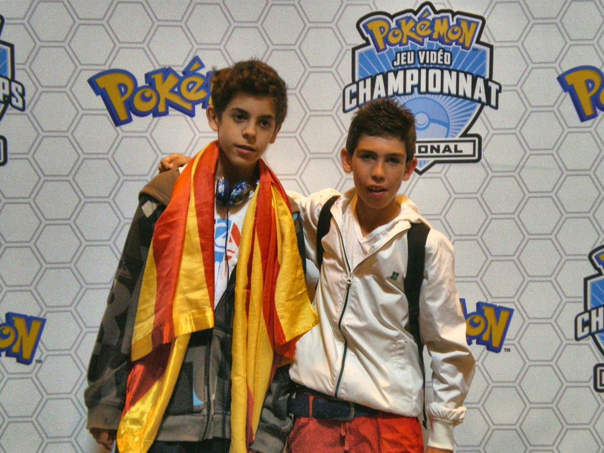 le dices al niño de 12 años compitiendo por primera vez en un torneo que 14 años después iba a representar al mejor club del mundo y no se lo creería.

26 añitos, más feliz que nunca y con ambición para seguir cumpliendo sueños.

gracias a todos por tanto cariño 💜💙