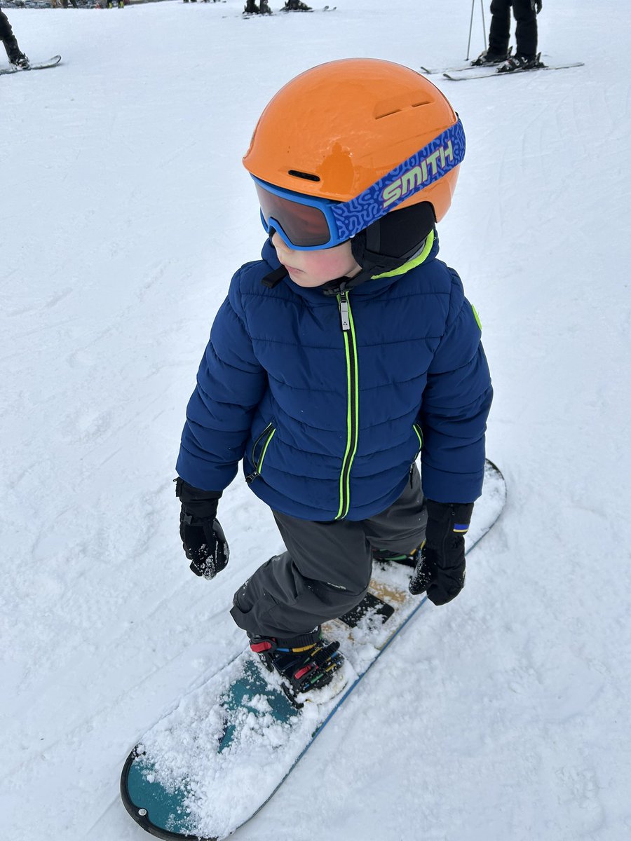 BertVargas's tweet photo. Getting snowed in this weekend wasn’t all bad… made for a great time enjoying @skiridetubepns and getting the boys their first #snowboard lesson! 🏂 🏂 https://t.co/rc9Rm00ny4