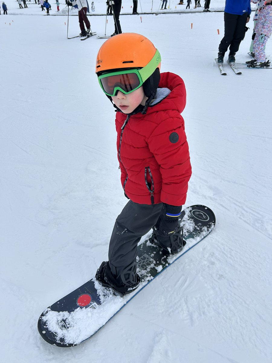 BertVargas's tweet photo. Getting snowed in this weekend wasn’t all bad… made for a great time enjoying @skiridetubepns and getting the boys their first #snowboard lesson! 🏂 🏂 https://t.co/rc9Rm00ny4
