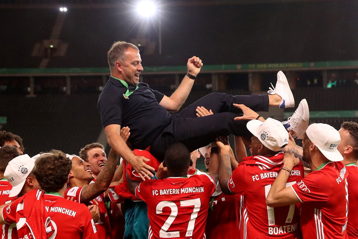 Te extraño, porque vive en mí tu recuerdo
Te olvido, a cada minuto lo intento
Te amo, es que ya no tengo remedio
Te extraño, te olvido, te amo de nuevo