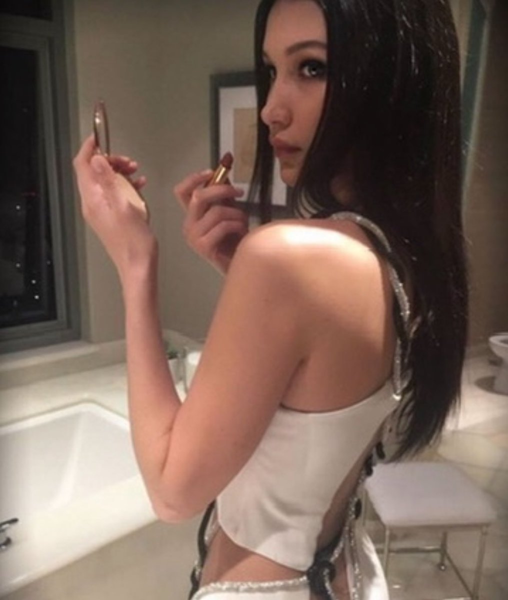savvdolis's tweet photo. When he wants to meet you IRL but you don’t look like this yet https://t.co/4mYCUxMo6W