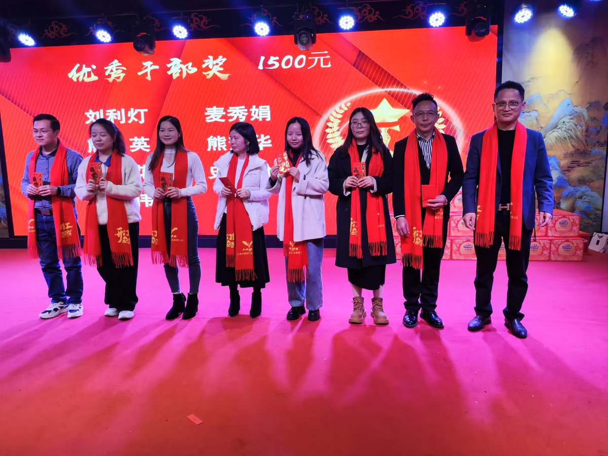 dorisxinjin's tweet photo. Last night, we Xinjin factory held our grand annual summary celebration, reflecting on a year of hard work and achievements.

Chloe +86 19907695776
Email: sagexj01@sagexj.com
Web: https://t.co/WX2U7nwhbU

#perfumepackage #perfumepackagedesign
#luxurydesign https://t.co/0mKvcF268c