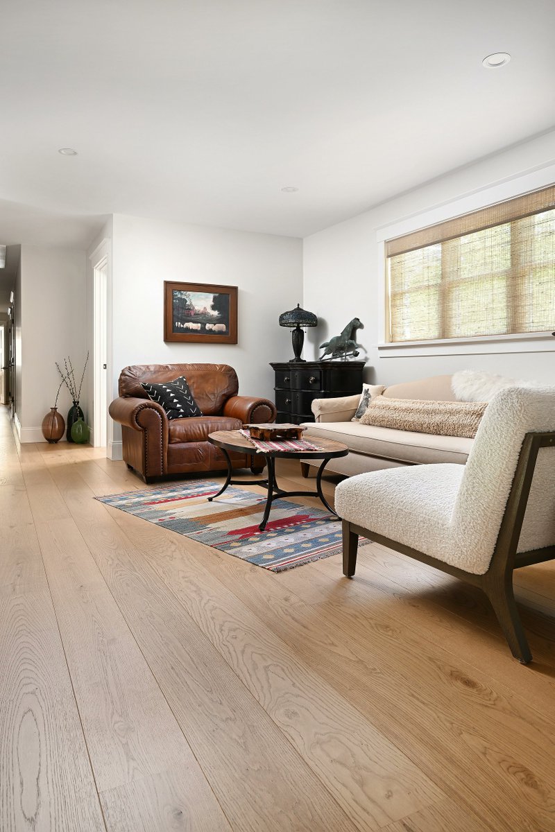 ethicalflooring's tweet photo. Experience the timeless beauty of the Legacy Collections by RIVASpain. Featuring RIVA ELITE 8″ in warm Amber, this European wood #flooring with a Character grade finish blends durability, luxury, and sustainability. 

📩 Contact us to transform your space! 
#RIVASpain #Hardwood https://t.co/Lr09SJwDVf