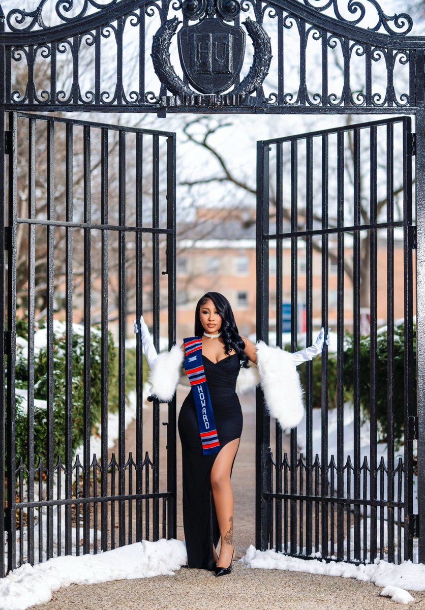 kenneluvv's tweet photo. One degree Colder๐โ๏ธ #hbcugrad #howardgrad https://t.co/rJqcFitY5E