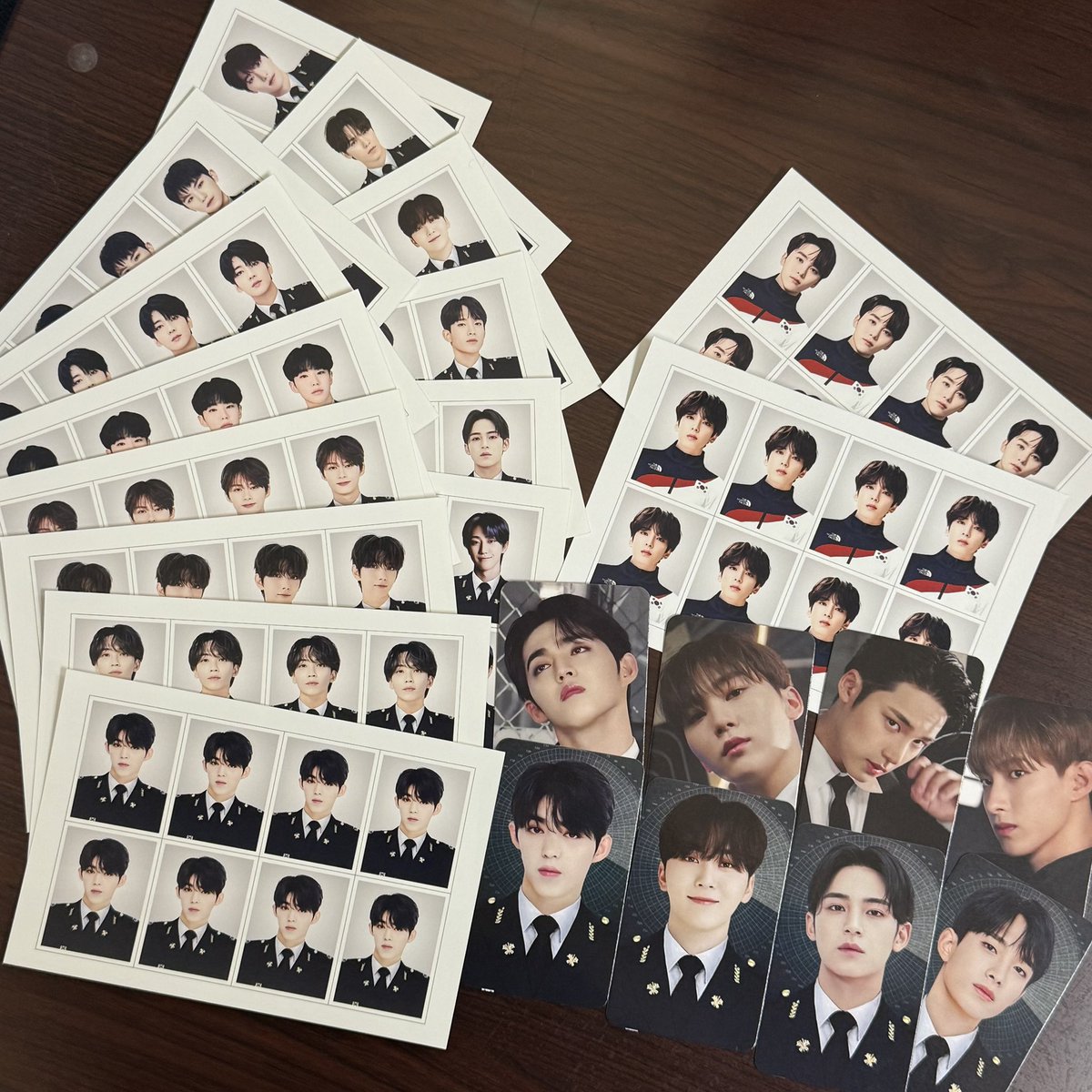 증사 계속 고민하다가 
드디어 샀는데 
이제야 산게 너무나도 후회중,.,
최애 롹윗유 포카 보고 
폭풍 눈물,,, ㅠㅠ 🤍

#안녕오리_후기왔덕