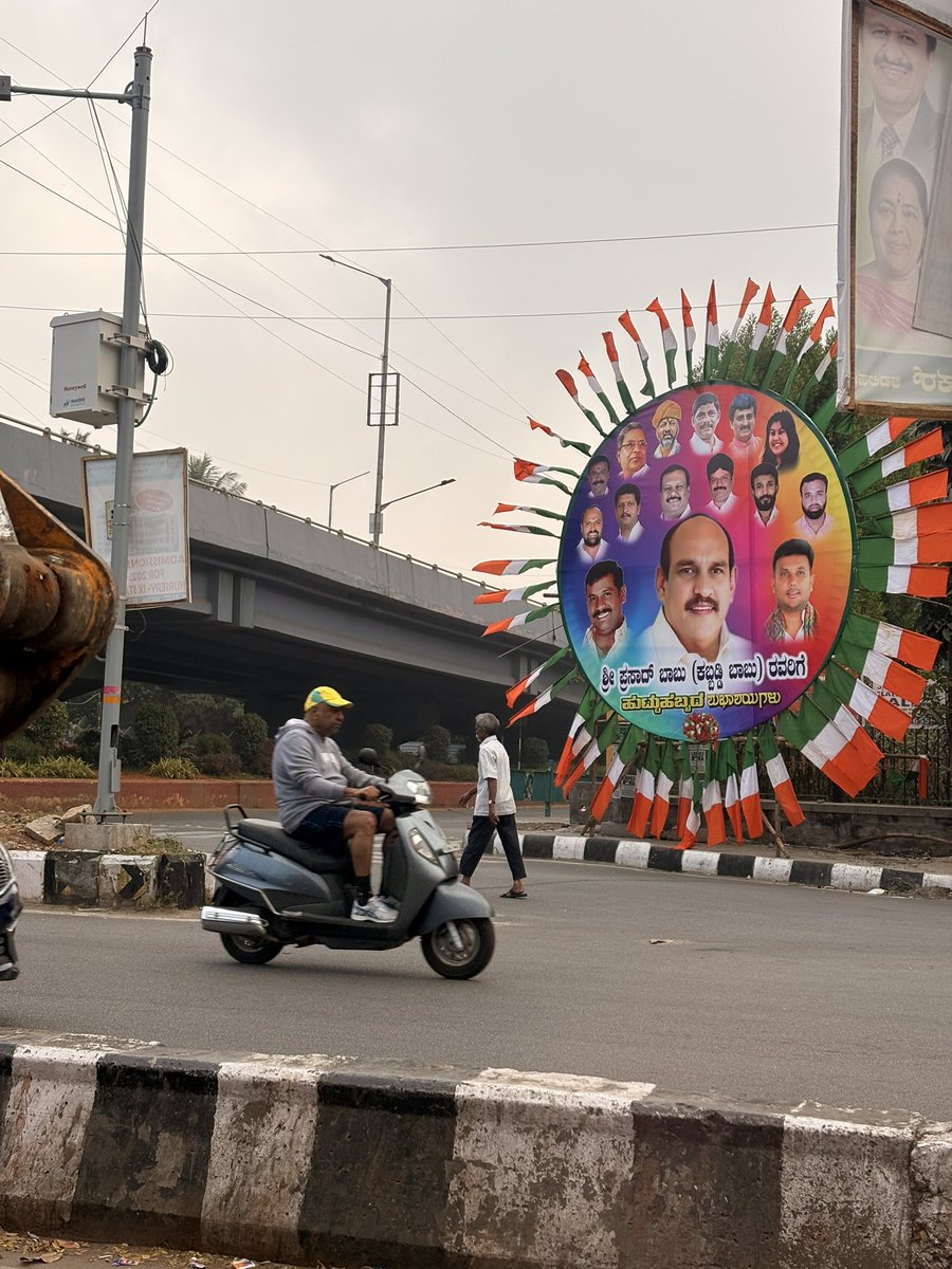SudhanAtri's tweet photo. Best citizen awards! category : City Beautification. Kittur Rani Chennama Circle / Deve Gowda Petrol bunk https://t.co/nqteEVECy4