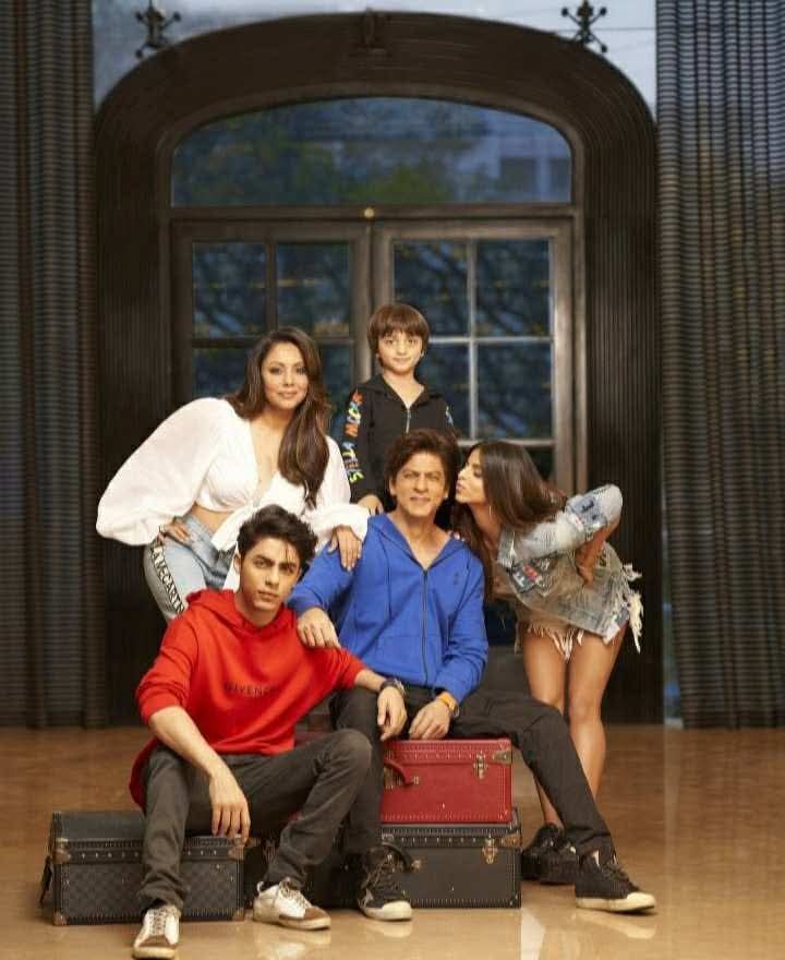 Shahd62336371's tweet photo. I have a special happiness all day long because I see u succeed and because my family is happy today.Feel that I want to share this happiness with u and be with u.Happy because Egypt is present in your memory to publish the most beautiful clothes❤
@iamsrk https://t.co/YGNnOclpG3
