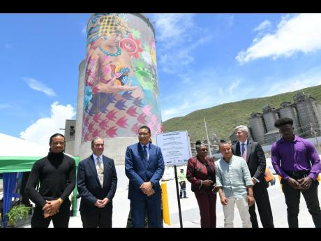 hpac68's tweet photo. #hastag mexican mural, take this down with a mexican woman looking down on a black woman, where is the african pride and equality in jamaica, why these disgraceful people allow to do this. https://t.co/kt3jd92mvj