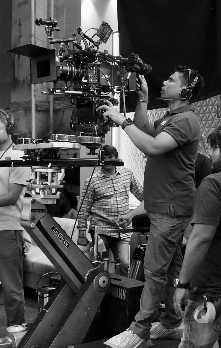 dopkunal's tweet photo. Workmode #doplife #cinematography @ARRIChannel #LF @LeitzCine #primelenses @ChapmanLeonard1 @Chapmanleonard  #HybridEqupment @cineombroadcast @NYFA #isc @servicevision @FTIIOfficial @dopkunal #dopkhatoi #doptools https://t.co/DoIoBl7vt8