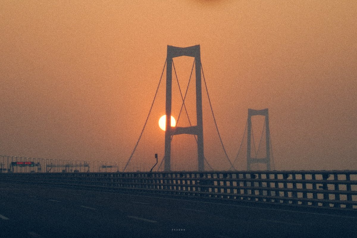 DDWW777's tweet photo. With the Sun
#photography 
#sunset 
#magichour https://t.co/12lXZXkyiV