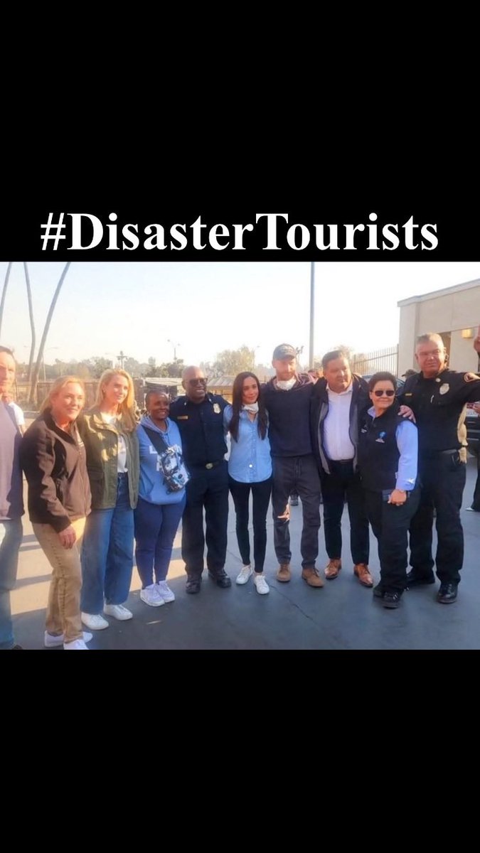 BrutusMaximusX's tweet photo. #WorldWidePrivacyTour #FOHarryandMeghan #SOEAS #DisasterTourists #GriefVultures
Two grifters doing tragedy tourism.
Stayed for 17 minutes.
Meghan Hugged a staffer
Harold helped a victim find a donut, give him a Nobel Prize.
H&M Posed for few pictures
Disaster porn at its worst. https://t.co/SgqEDsFRh1