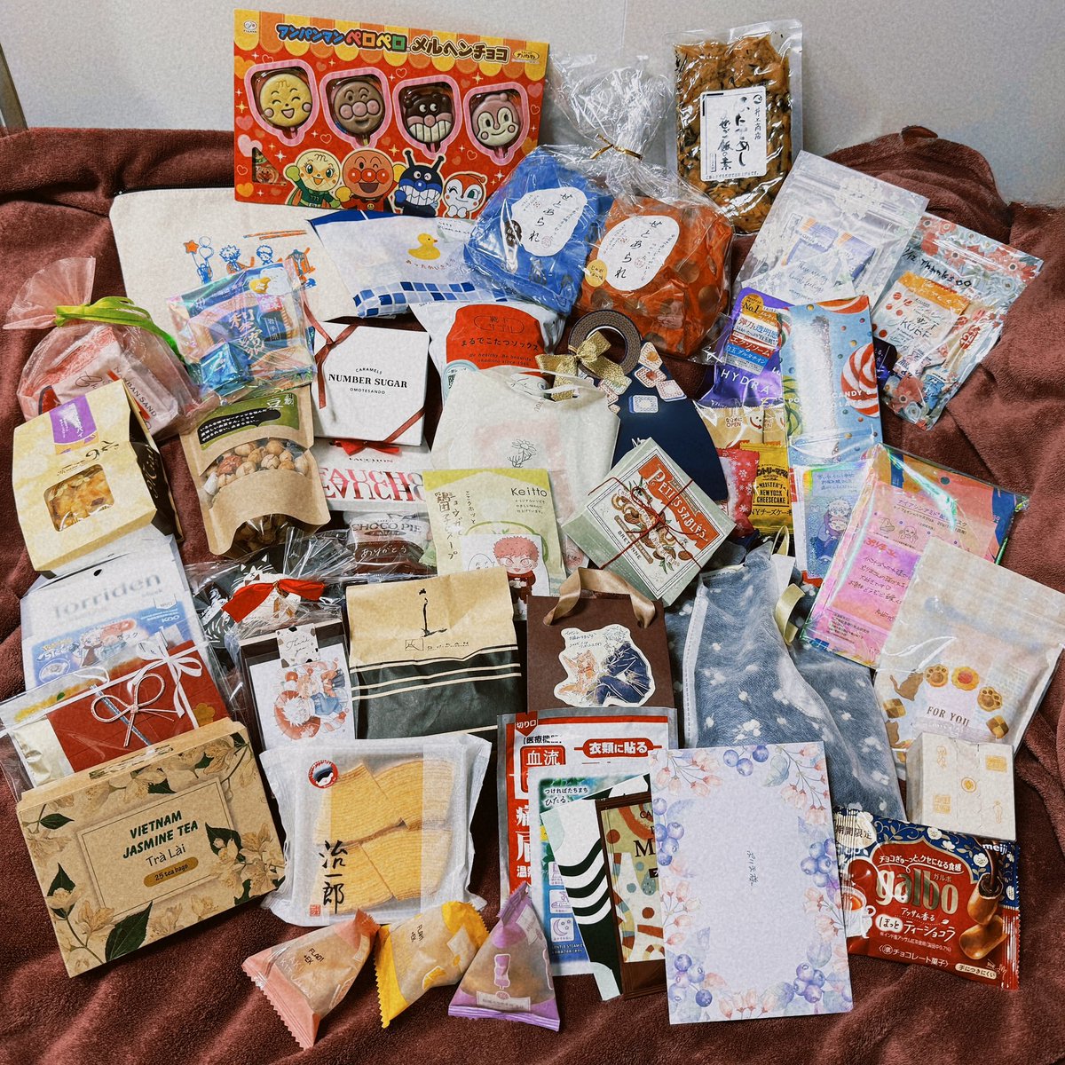 売り子でしたが、差し入れありがとうございました‼️食べながら2月の原稿頑張ります🥹
あと差し入れに貼り付けていたごゆのらくがき 