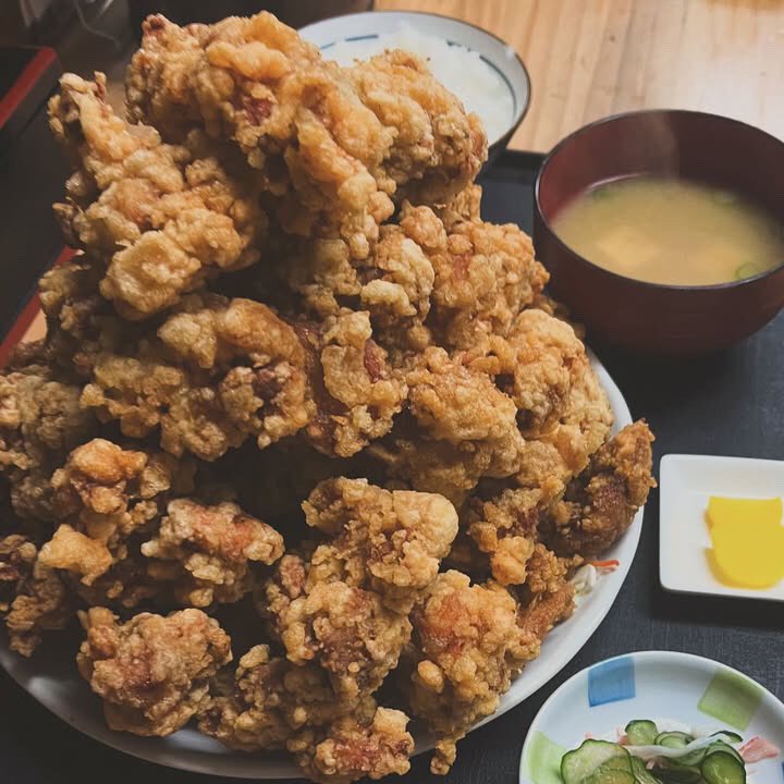 【宇部市　いっぺい堂】

　チョモランマ定食　
　【からあげ58個、ごはん5杯味噌汁　12分以内に完食で無料
失敗したら4000円】

ラーメンフェアとして、
1月15日〜1月18日まで
４日間限定で500円で
提供

営業時間　11〜15時　　　
　　　　　17〜20時
定休日　日曜日

住所
宇部市居能町2丁目11-28