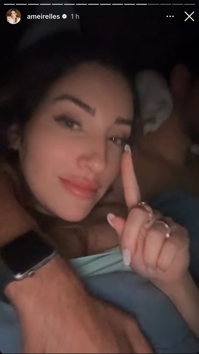 comenttsayla's tweet photo. Ela de conchinha com o manco dela não quer guerra com ninguém https://t.co/Yh8XyhL81n