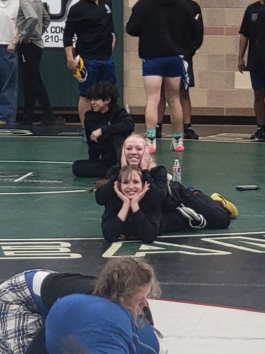 KyllystaD's tweet photo. 4-0 @ the Gillespie Tournament at Regan High School. 
@ClemensWrestli1 @CruitClemens @SamuelClemensHS @scbuffalostrong @SCUCISD @su_wwrestling https://t.co/4Feu3KwiwC