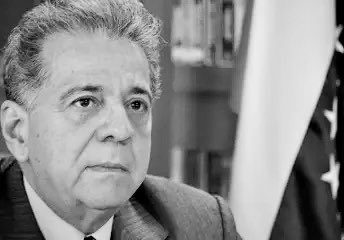 Mi más sentido pésame para la familia y compañeros de Julián Isaías Rodríguez, quien en vida fue Vicepresidente de #Venezuela y Fiscal General. 

Mostró su gran valentía, cuando tras el golpe del 11 de abril de 2002, convocó a los medios a una rueda de prensa en la que denunció