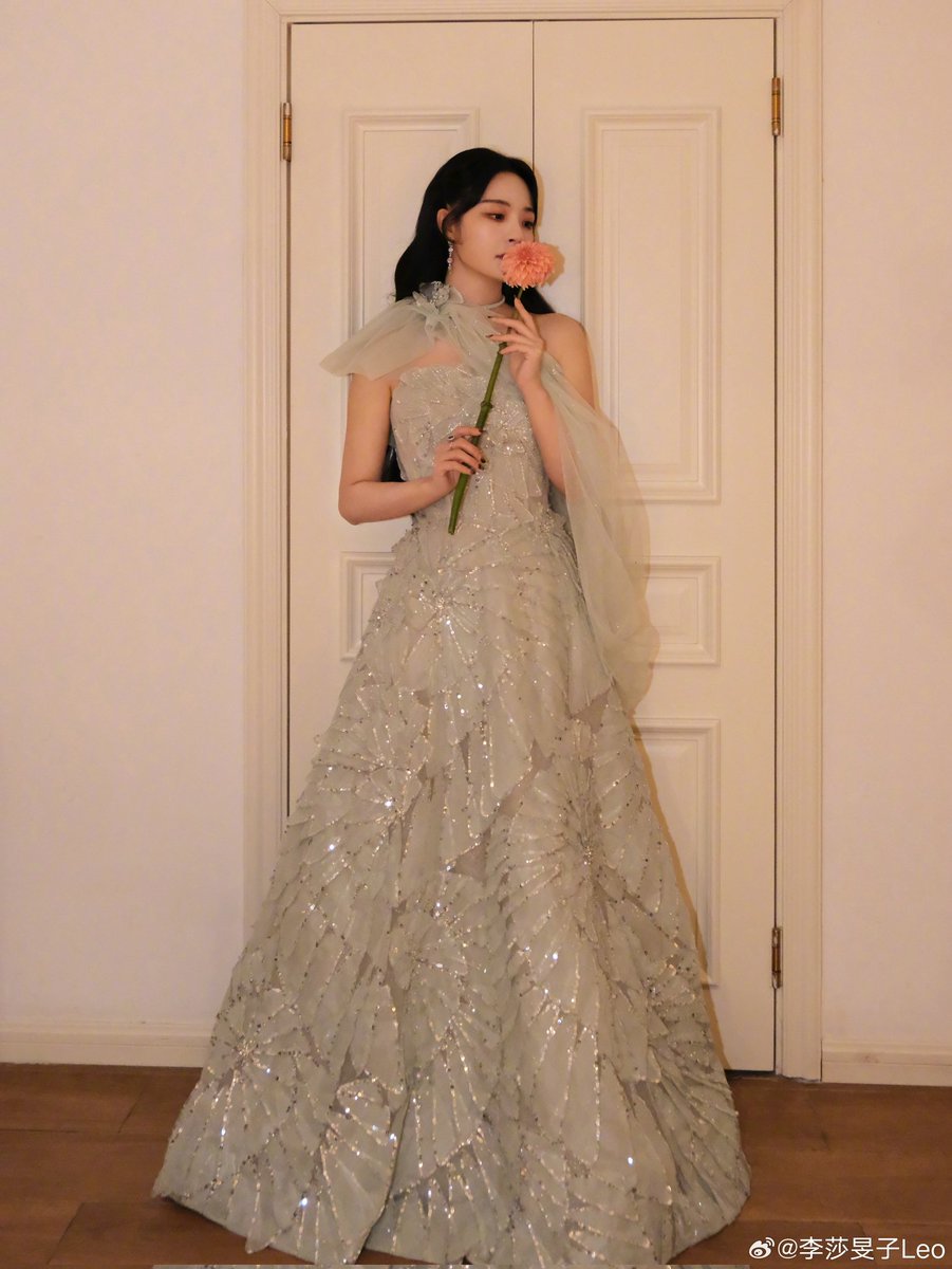 CdramaL's tweet photo. ✨| A cantora #LeoLi para o Weibo Night 2024 ✨ https://t.co/Ci4JA8yOsF