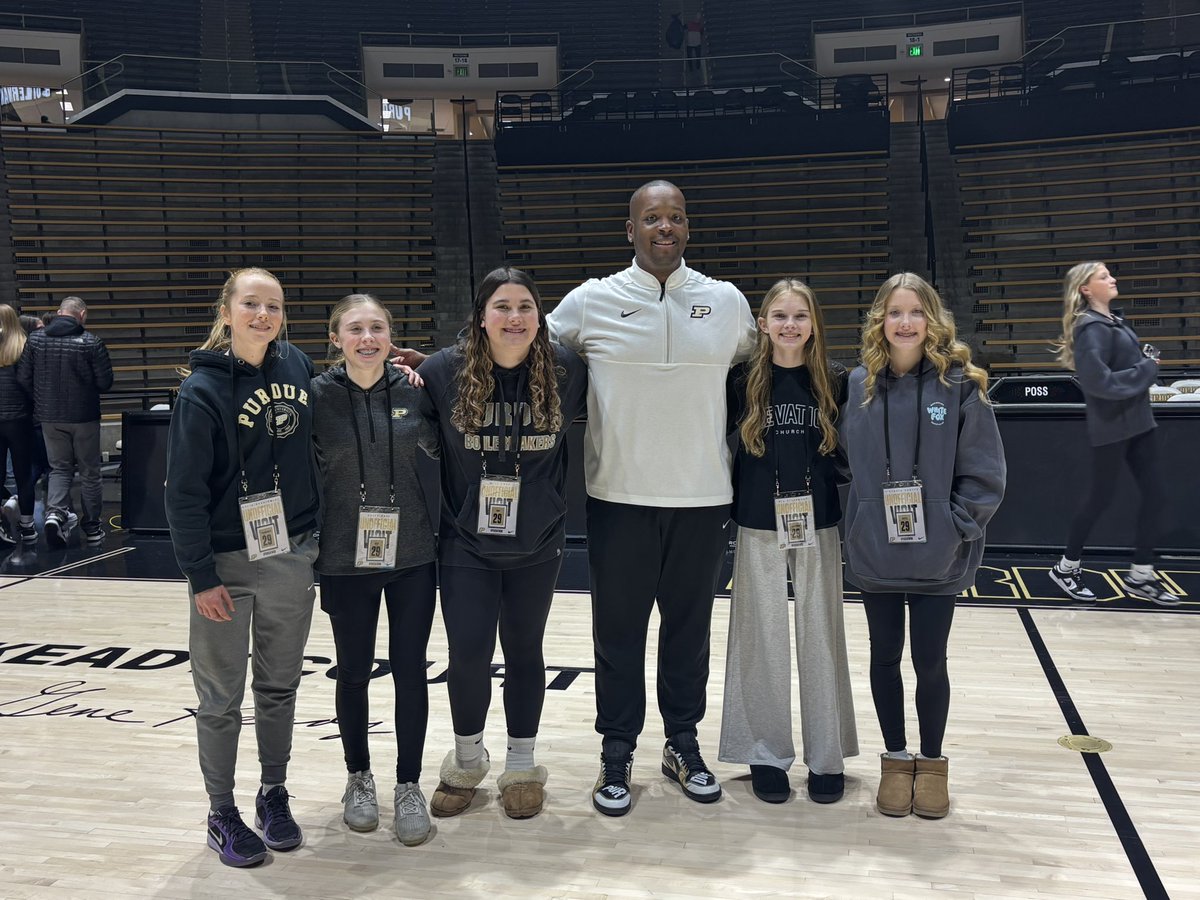 IBC14UJr3SSB's tweet image. We had an Amazing Visit for Youth Day! @PurdueSports @IBCWBB Thank U @newerabasketbal &amp;amp; @PurdueWBB for allowing our girls to experience what it takes to be a Boilermaker 💛🖤 
We see the vision! #KeepStackingClasses 🚂💨 #BoilerUp @katiegearlds4 @AlexGuyton @kkomara3