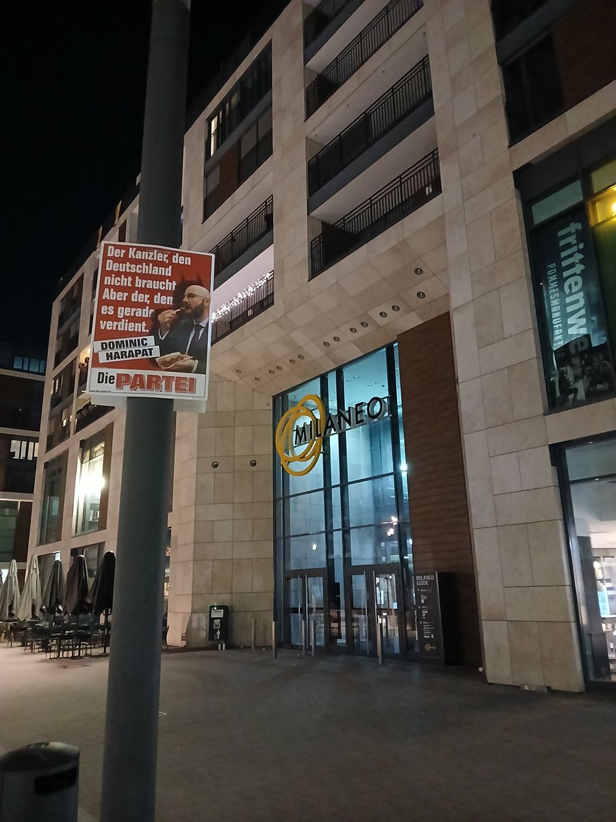 Ein teuflisch guter Kanzlerkandidat vor der größten Konsumhöllen dir Stuttgart zu bieten hat: #milaneo