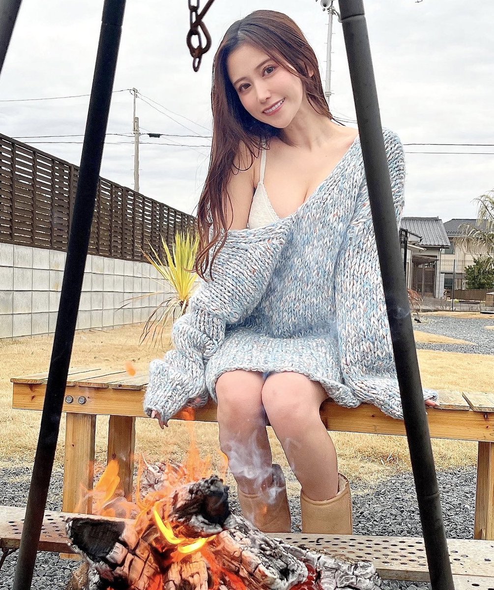 4205Terryneo's tweet photo. 1月13日は #東京が一番寒かった日
明治9年のこの日、東京は氷点下9度2分を記録し、これが東京のこれまでの最低気温となっている。
こっちで一緒にあったまろ🥰🔥🧶🧣🧤
#ニット #週刊FLASH @weeklyflash
#PlatinumFLASH @flash_Platinum
#名取くるみ @natori_kurumi https://t.co/nOPhtsN9a6