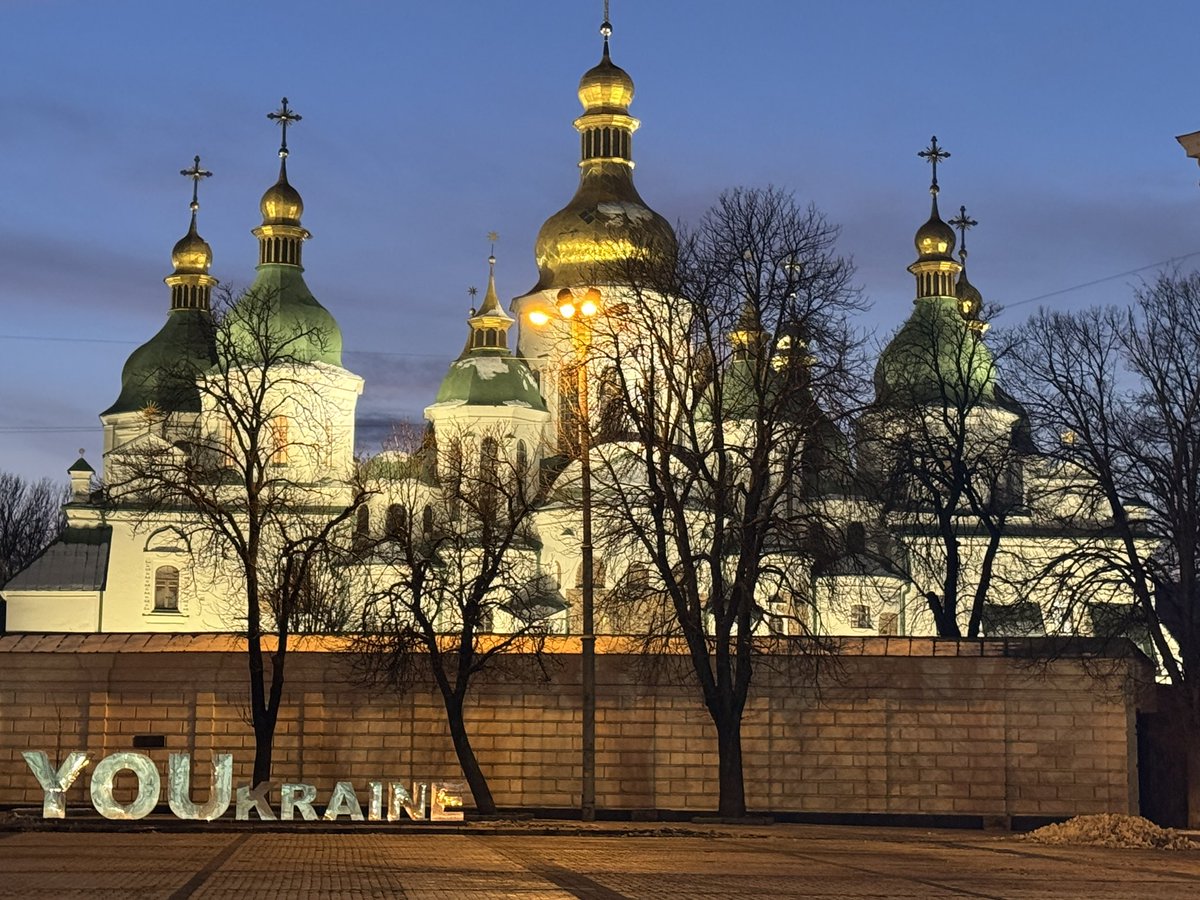 I will end this day
with a photo of St Sophia Cathedral.
I took it today,
quickly, on my phone,
while returning home from the lecture. 

I'm so tired. 
Night-night 🫂