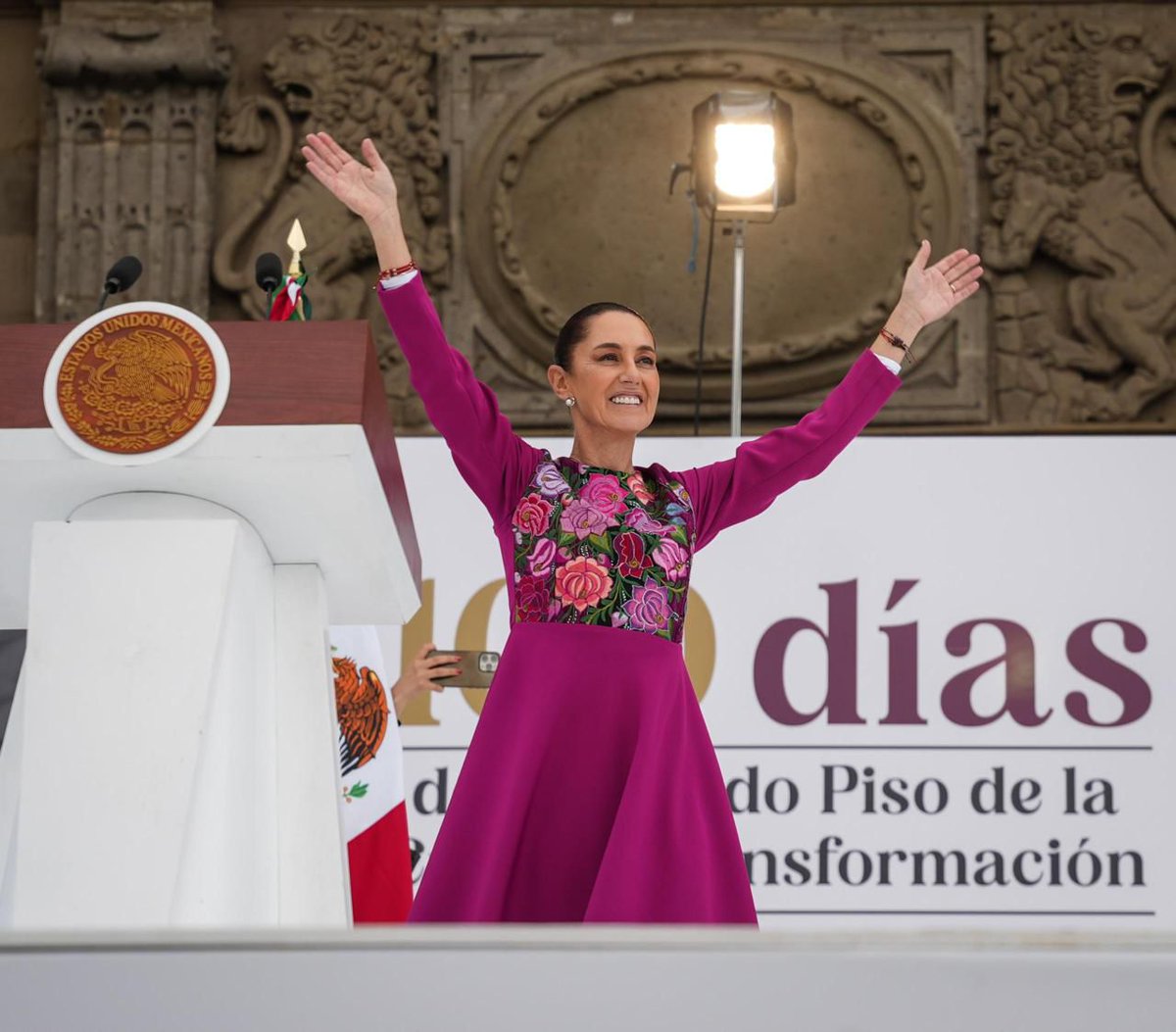 Vive Maravatio (@vivemaravatio) on Twitter photo Promete <a href="/Claudiashein/">Claudia Sheinbaum Pardo</a> hospitales, autopistas, mejoras al Puerto LZC y planta de leche para #Michoacán.
🔗 tinyurl.com/4u8h498h Promete <a href="/Claudiashein/">Claudia Sheinbaum Pardo</a> hospitales, autopistas, mejoras al Puerto LZC y planta de leche para #Michoacán.
🔗 tinyurl.com/4u8h498h