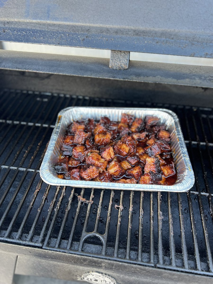 Tried my hand at pork belly burnt ends a few weeks ago on the <a href="/PitBossGrills/">Pit Boss Grills</a> and boy am I happy I did.

#lowandslow #porkbelly #pitboss #pork #smoked #smokedmeat