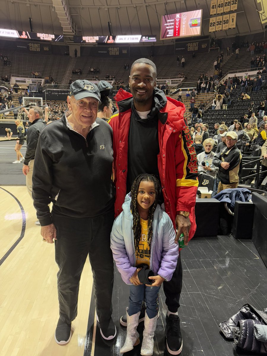 RaphealDavis3's tweet image. Glad I was able to introduce my daughter to the goat. S/o Coach Keady 🐐‼️