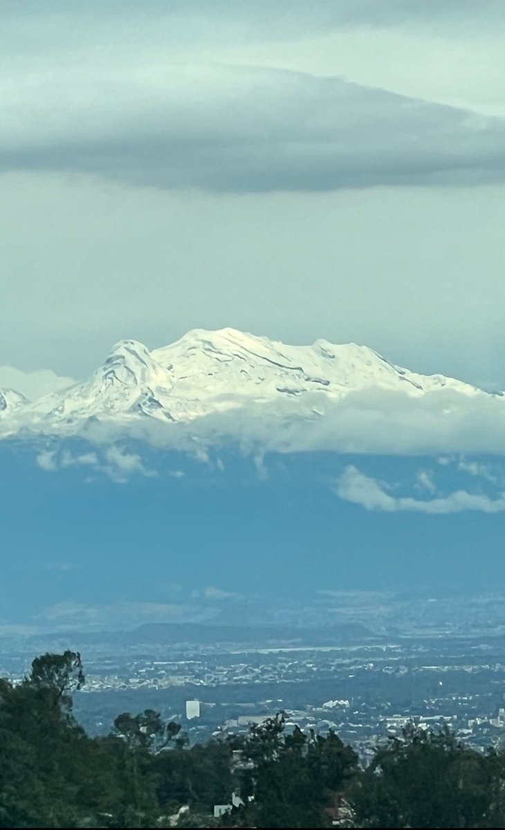 #Iztaccíhuatl  “Mujer Blanca” 
Hoy nos visitó vestida de gala