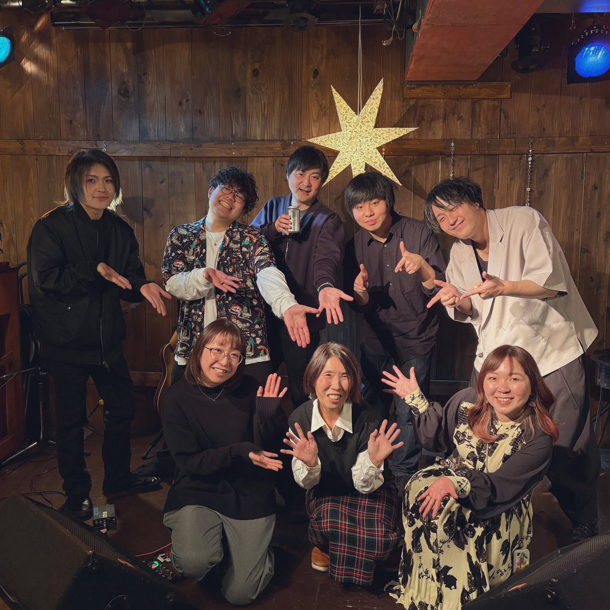 hmymsaxo's tweet photo. 遅くなりましたが、一昨日は加藤真由@katomayu10 サポートで秋葉原ドットドット秋田犬🐕にて「Merry Gate」という企画に出演させていただきました！

真由とは久しぶりの共演でした🎹🎷
真由作曲の素敵な作品に身を委ねて、楽しく演奏出来ました😊♬.*ﾟ

個人的には夏からの活動休止以来久しぶりのライブで、緊張もしましたが音楽が出来て本当に幸せだなあと感じるライブとなりました🥹🩷

他の出演アーティストのみなさんも素敵な方たちで、沢山刺激をいただきました❤️‍🔥

ライブを企画してくださった@mayu29750183 さん、ありがとうございました！！お誕生日おめでとうございます🎂

配信機材トラブルにより残念ながら私の出演した所が配信出来なくなってしまいましたが、録音していましたのでご興味のある方には音源を送らせていただきます！お声かけください🙇🏻‍♀️✨
ぜひ真由の素敵な作品たちをお聴きいただけると嬉しいです😌✨

今年は楽しく音楽をしていきます🎷❤️‍🔥