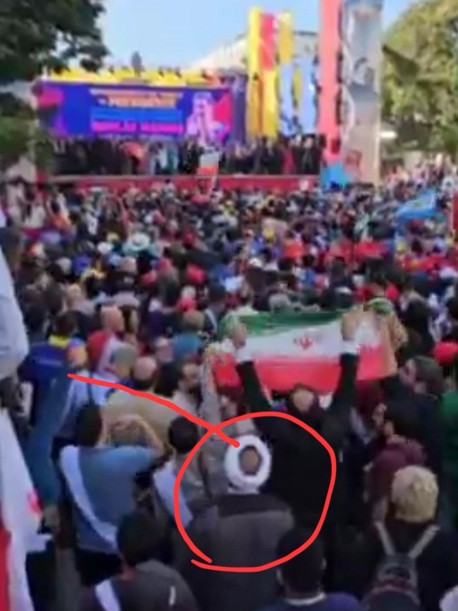 2whomsayihello's tweet photo. @HSarrafpour مردم ایران
😂😂😂😂😂 https://t.co/zpNZCz0ZP2