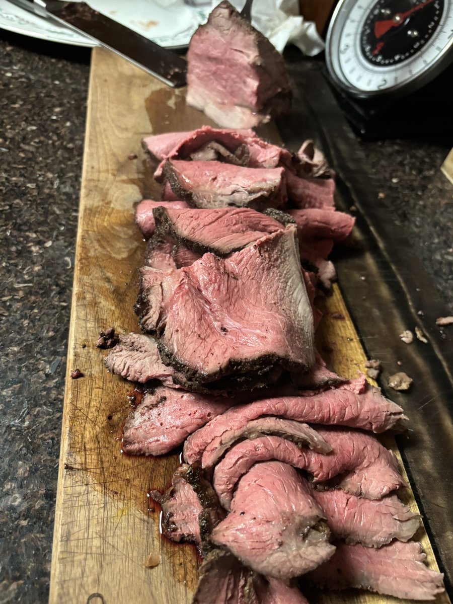 CastRedhead's tweet image. Sunday night roast beef dinner with garlic green beans, Yorkshire puddings and beef dripping gravy!