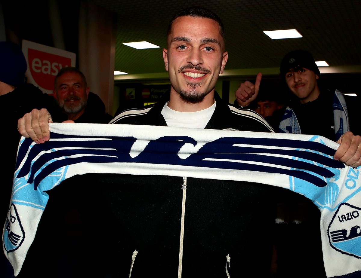 Lazio_Land's tweet photo. Arijon 🎙 "People can call me Arijon or Ibra, it's all thesame to me.  I prefer to play as a 10 or an 8, but i can also be a winger." #Ibrahimovic #Lazio 

Sidenote: He apparently had a great desire to return to #SerieA and immediatly accepted Claudio #Lotito's first offer. https://t.co/U8DXn0tuA2