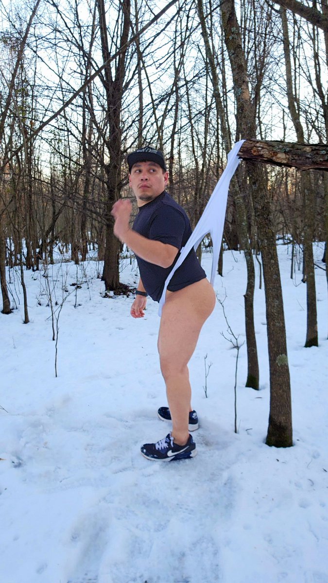 Loyalwedgies's tweet photo. Who wants to hang? https://t.co/U6GNgpILTx