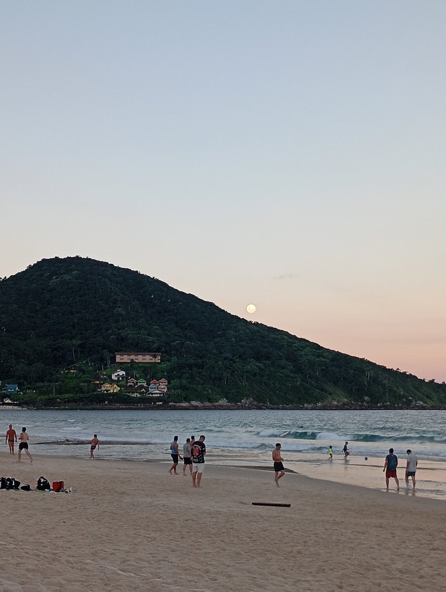 JamailinaPercar's tweet photo. Un recibimiento de los 27 increíble!! ✨🇧🇷

Gracias al universo y a la vida por dejarme vivirlo en una playita. Mi primer cumple en Brasil cara. 
Deseo que este nuevo año me permita seguir creciendo, conociendo, experimentando y cumpliendo metas.
 Hoy brindo por mi 🥂 https://t.co/jTRwCCZWrF