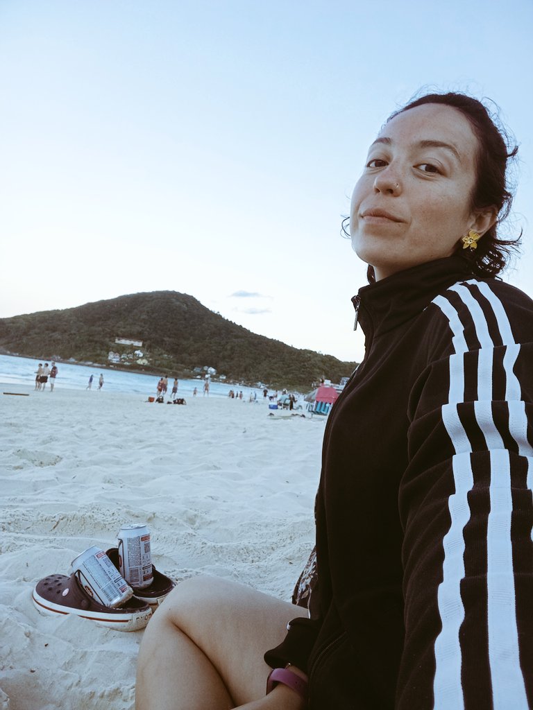 JamailinaPercar's tweet photo. Un recibimiento de los 27 increíble!! ✨🇧🇷

Gracias al universo y a la vida por dejarme vivirlo en una playita. Mi primer cumple en Brasil cara. 
Deseo que este nuevo año me permita seguir creciendo, conociendo, experimentando y cumpliendo metas.
 Hoy brindo por mi 🥂 https://t.co/jTRwCCZWrF