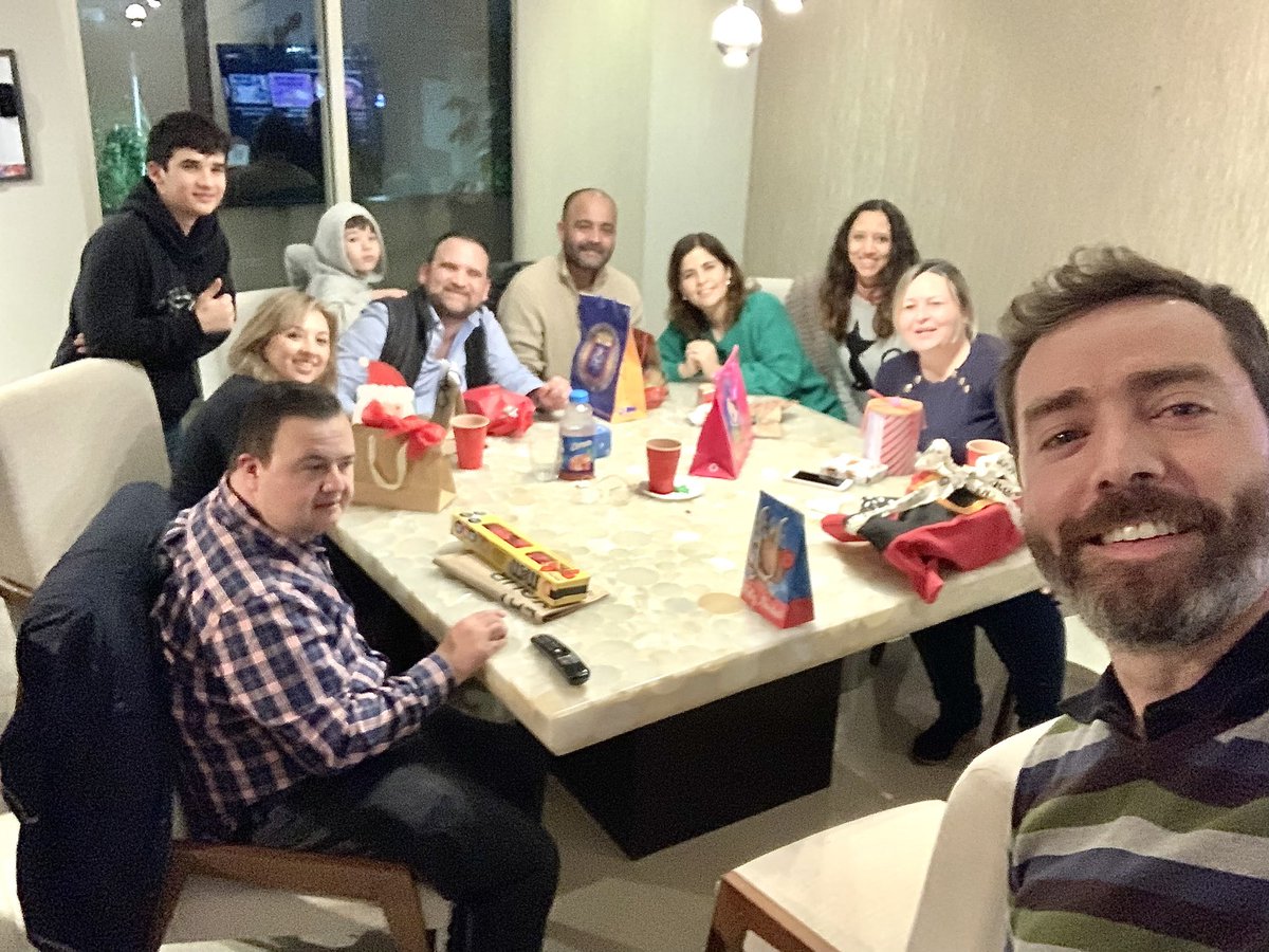CarlosPalomoF's tweet photo. 🎁 #Compadritos foto sin la Sheriff y con la Seriff !!!… https://t.co/XcJvARN27Y
