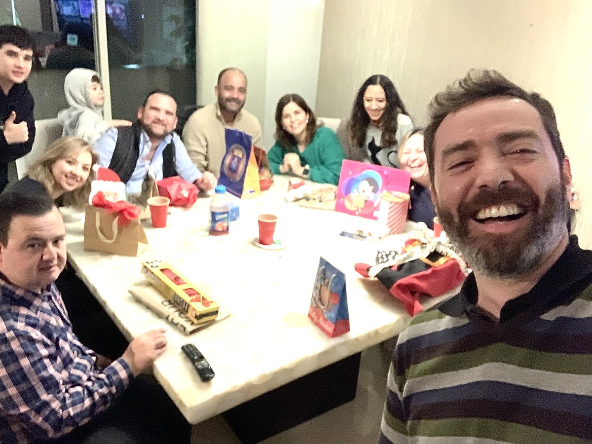 CarlosPalomoF's tweet photo. 🎁 #Compadritos foto sin la Sheriff y con la Seriff !!!… https://t.co/XcJvARN27Y