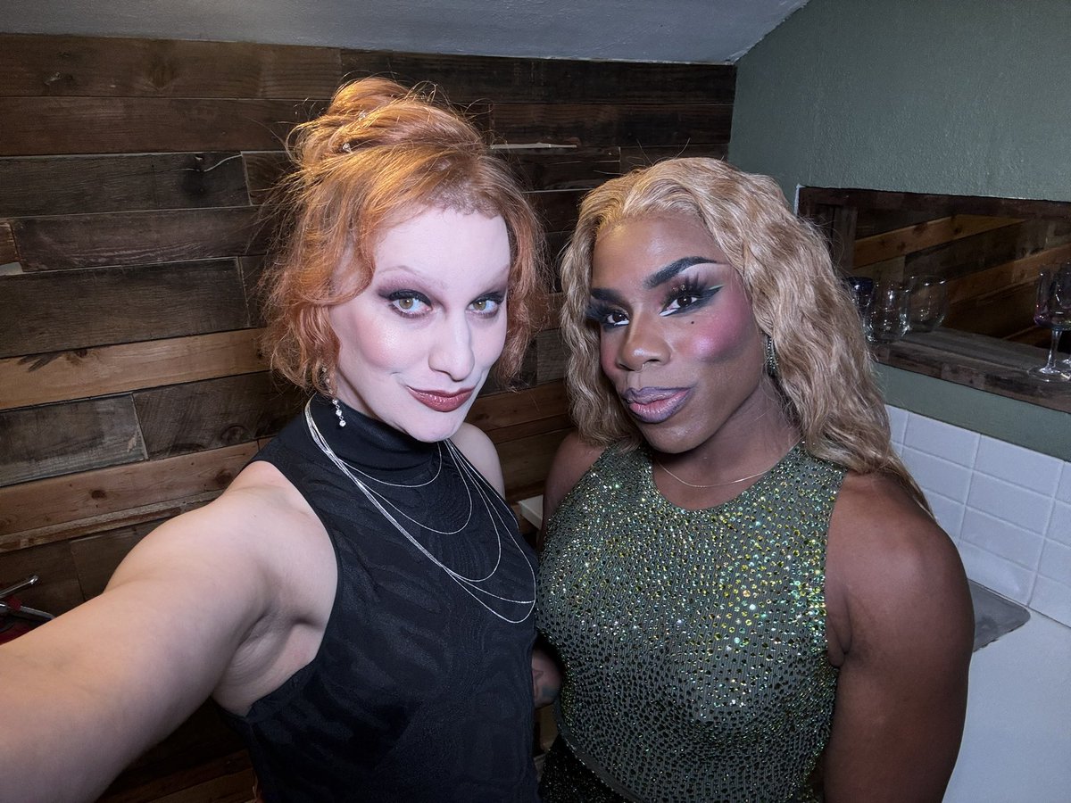 JinkxMonsoon's tweet photo. Last night, I saw my sister @monetxchange, and I can confirm: ‘Life Be Lifin’! The show is absolutely amazing and a chance to see more beautiful facets of the sparkling gem that is Monét! If you’re reading this, stop and go see if she’s coming to your city cuz you shouldn’t miss this 🖤