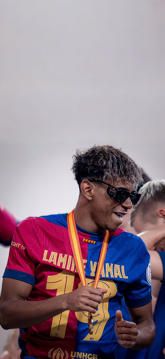 5aledz_'s tweet photo. Lamine Yamal  😎❤️💙 https://t.co/586rjq8cjm