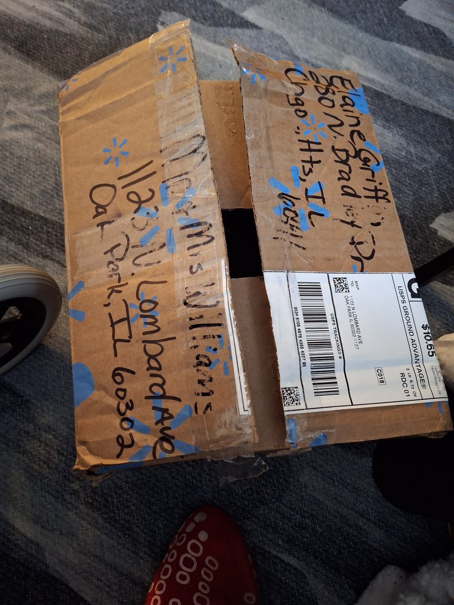 elaineprettyeye's tweet image. @USPSHelp @USPS sent my brother a package he received a letter in a RE-TAPED box 🤔 the phone number isn’t working nor that email can someone mail me a form to make a claim? #WTF #mailboxservices #Christmas2024