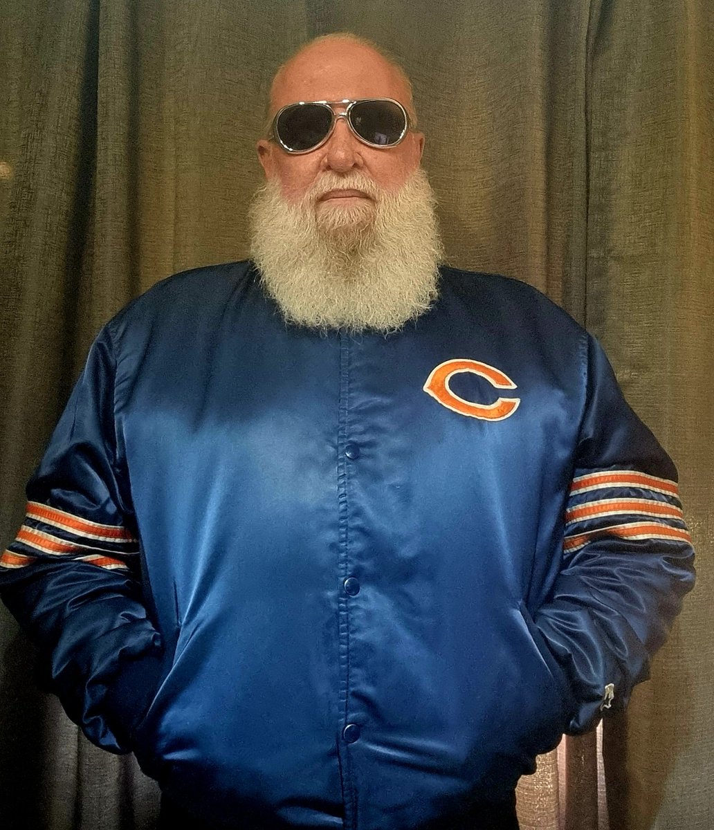 GrandpaBeardo's tweet photo. Another Bloody VICTORY MONDAY Because
A) Da Bears are still undefeated in 2025 🤔🙄🤭🤣
B) Got myself a new Bears jacket just in time for the Aussie summer ☀️ 🙄🤭🤣 #NO1BEARSFANINAUSSIELAND #BearTheFuckDown #AdventuresOfGrandpaBeardo #PartAnimalPartMachineAllBeard https://t.co/s1UvN7gs8T