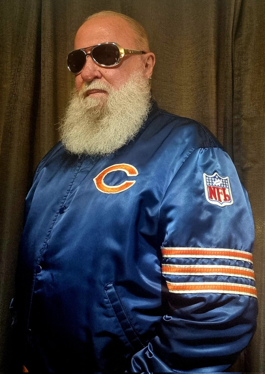 GrandpaBeardo's tweet photo. Another Bloody VICTORY MONDAY Because
A) Da Bears are still undefeated in 2025 🤔🙄🤭🤣
B) Got myself a new Bears jacket just in time for the Aussie summer ☀️ 🙄🤭🤣 #NO1BEARSFANINAUSSIELAND #BearTheFuckDown #AdventuresOfGrandpaBeardo #PartAnimalPartMachineAllBeard https://t.co/s1UvN7gs8T