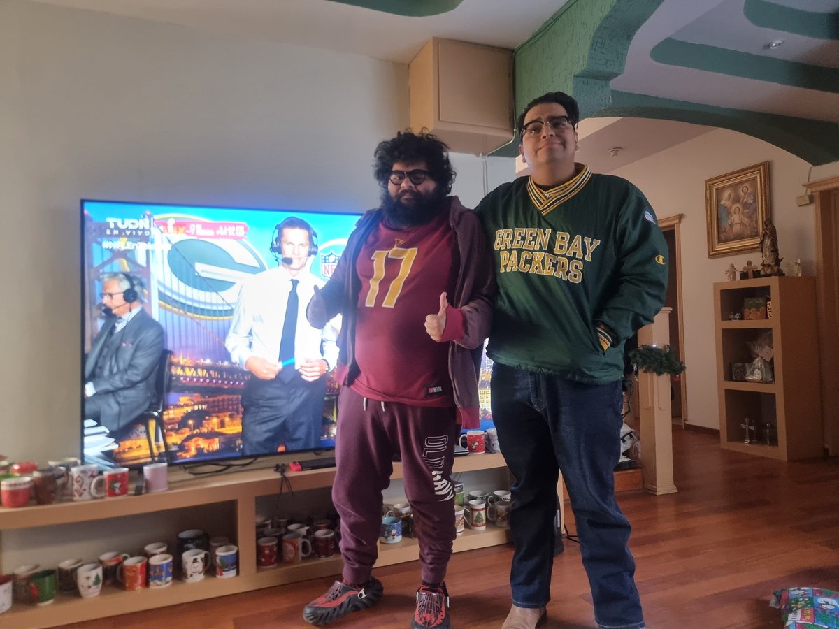 MrChido_'s tweet photo. Aqui sufriendo con mis Packers, saludos a Delicias, Chihuahua #NFLEnTelevisa @adevaldes @EnriqueBurak @TUDNMEX https://t.co/MArwodKJHQ