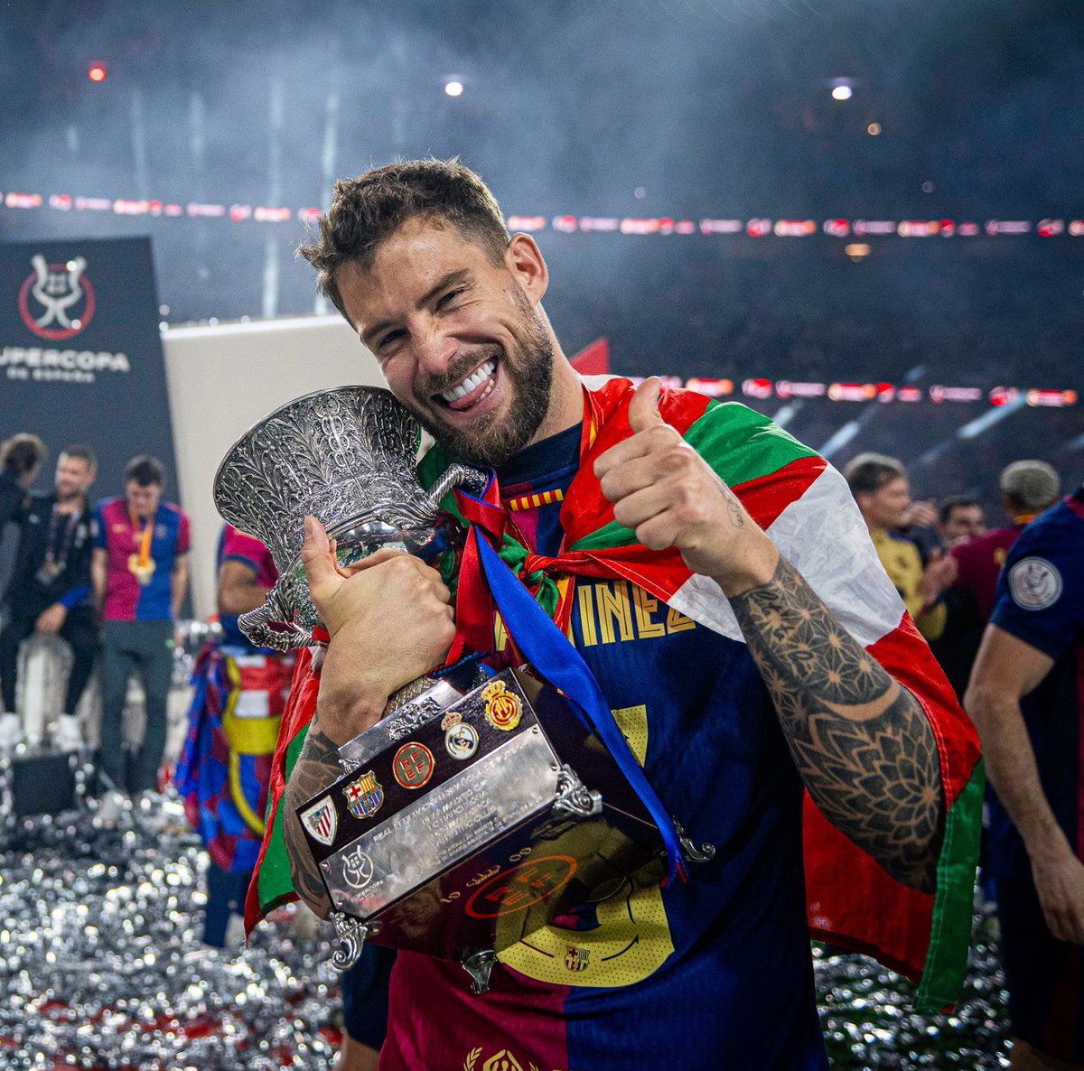 InigoMartinez's tweet photo. 🏆 SUPERCAMPIONS! 💙❤️🖐🏼 https://t.co/fBQlJS4XQ6